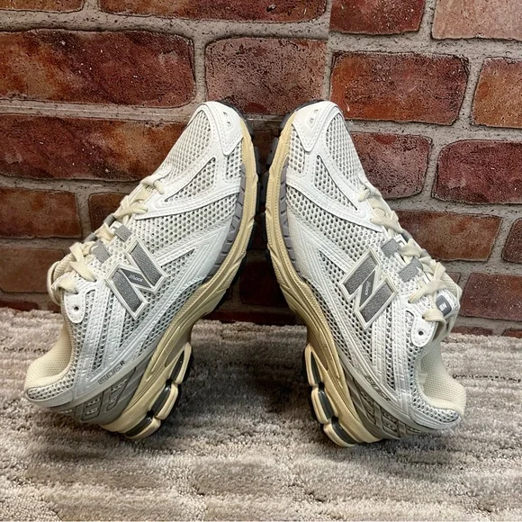 New Balance 1906r white grey mens Sz 8.5 D
